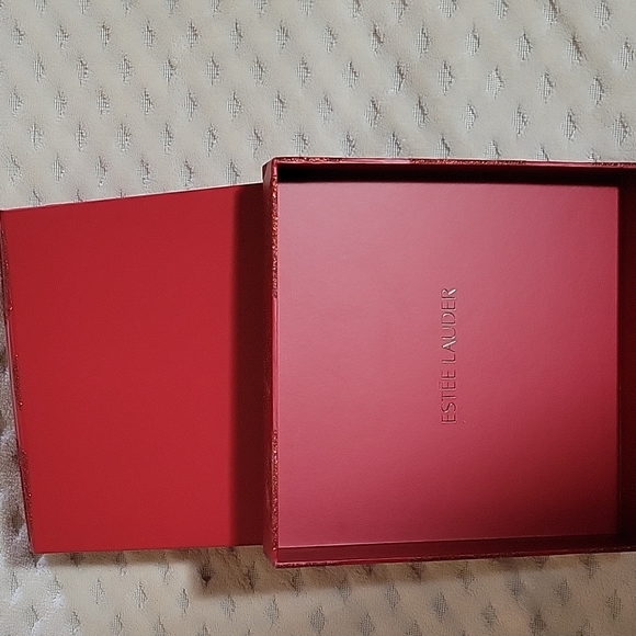 ESTĒE LAUDER GIFT BOX 6.5"×6.5" - Picture 8 of 8